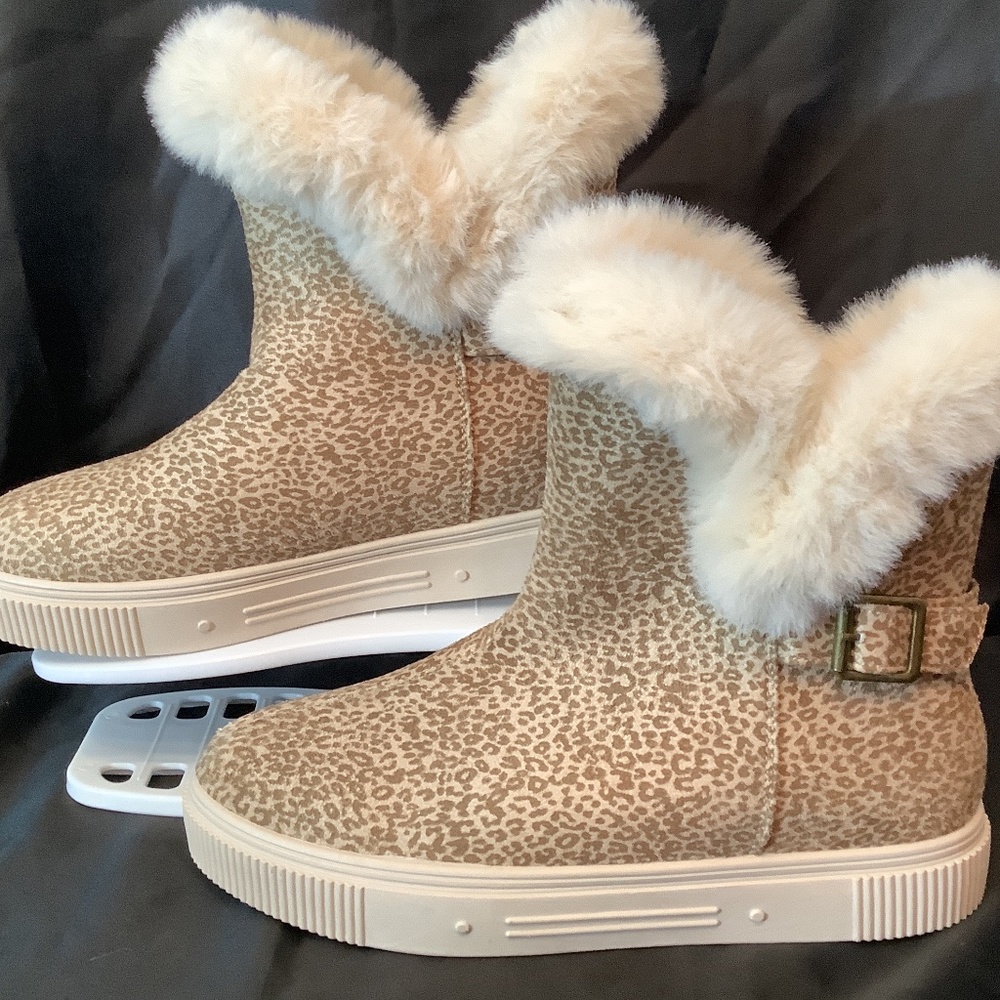 NWOT Journee Sibby‎ faux fur lined leopard print boots platform